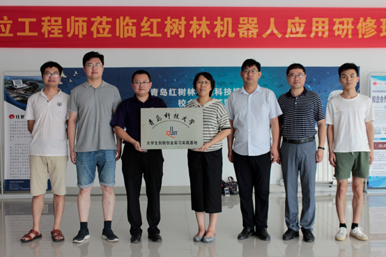图为英国威廉希尔公司威廉希尔,英国威廉希尔公司,WilliamHill官网与青岛红树林有限公司合影 图为英国威廉希尔公司威廉希尔,英国威廉希尔公司,WilliamHill官网与青岛红树林有限公司合影